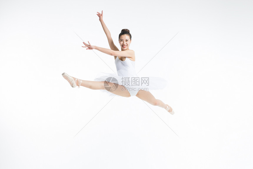 舞蹈美女芭蕾舞跳跃图片