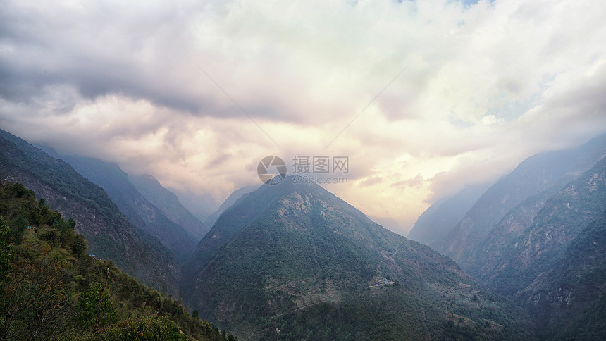 尼泊尔ABC徒步山路风光风景图片