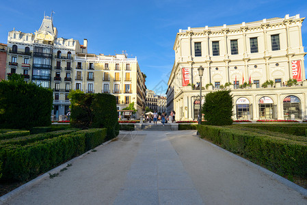 西班牙马德里王宫前的广场背景图片