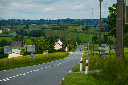 法国南部阿韦龙地区乡村公路背景图片