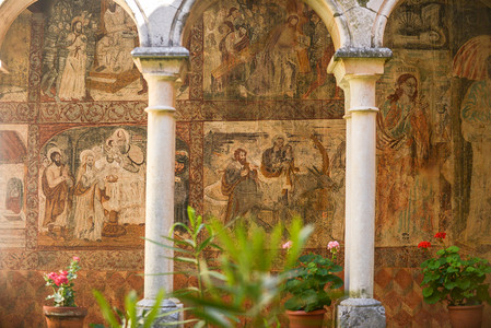 西班牙阿拉贡地区建于十一世纪的阿克萨尔古堡内的壁画背景