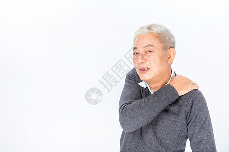 老年人肩疼肩疼的老年人高清图片