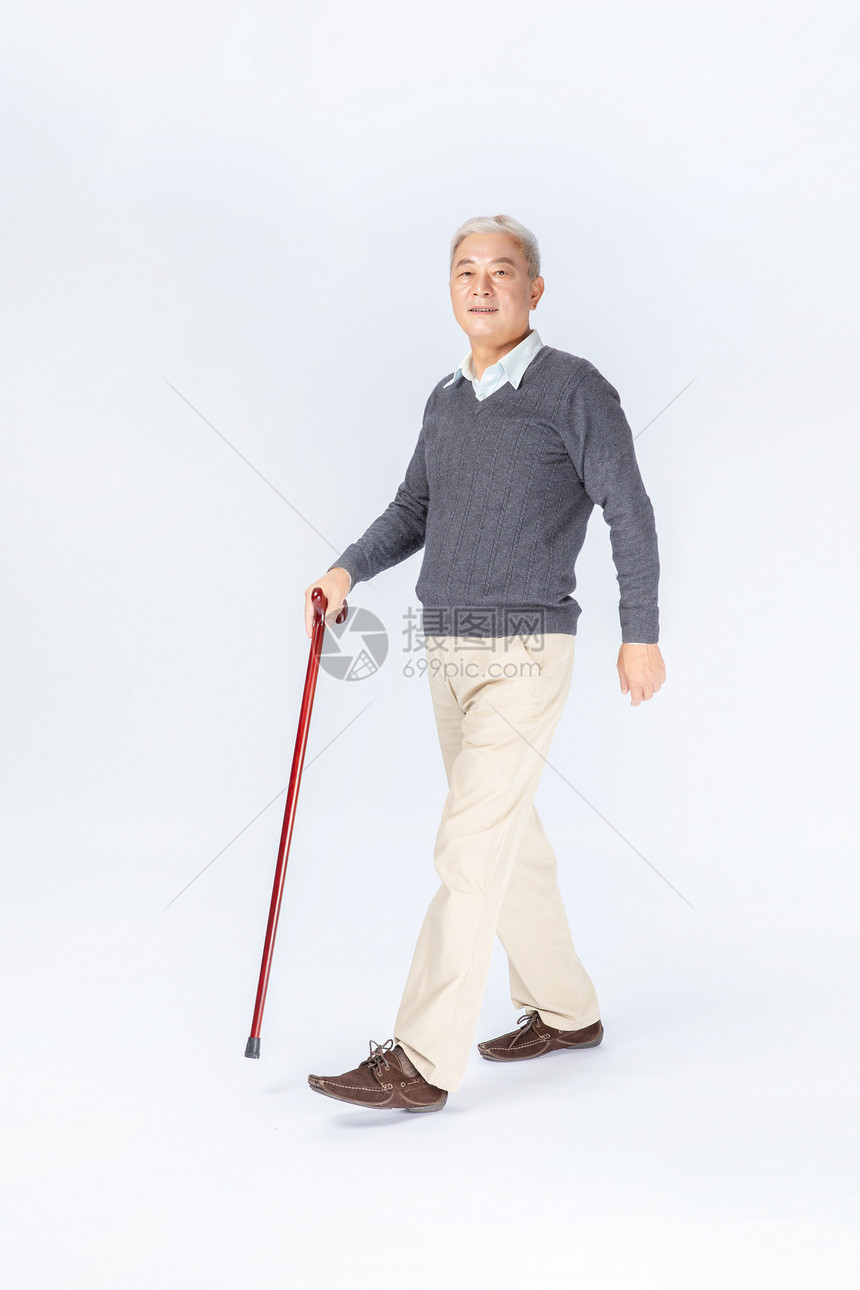 老年人散步图片