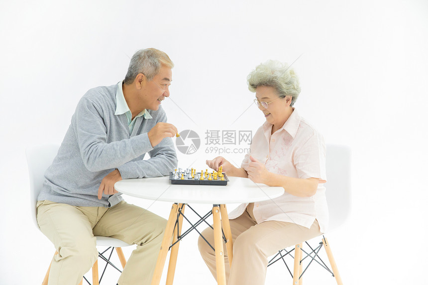 老年人下棋图片