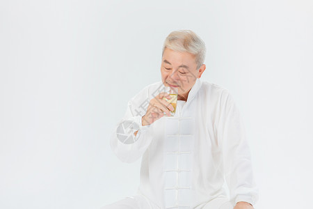 老年人喝茶图片