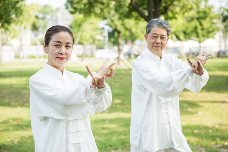 老人锻炼老年人太极锻炼背景