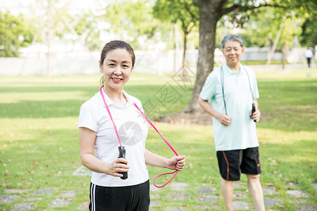 老年人运动锻炼跳绳背景图片