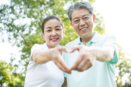 老年人比心幸福长寿宴高清图片