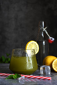 夏日柠檬抹茶饮料图片