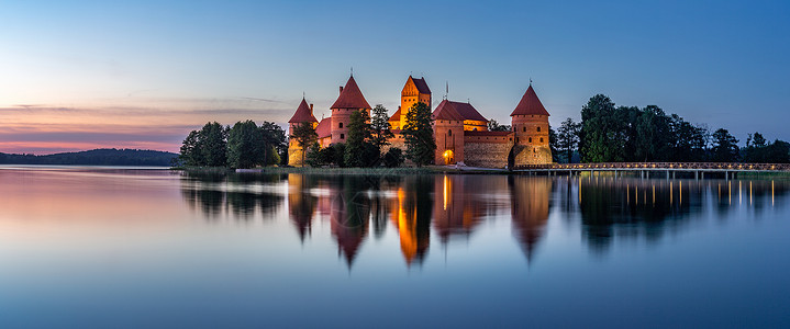 城堡内立陶宛著名旅游景点特拉凯城堡日落全景图背景