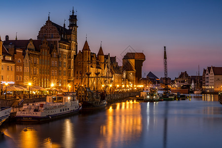 波兰著名旅游城市格但斯克港口夜景图片
