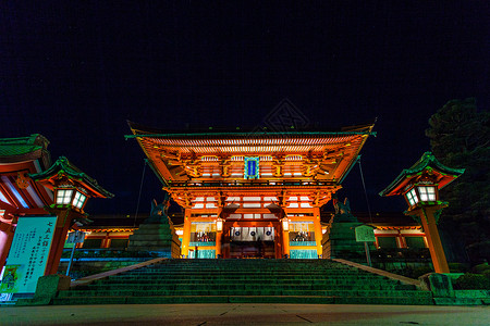 日本京都福建稻荷神社大门夜景旅游目的地高清图片素材