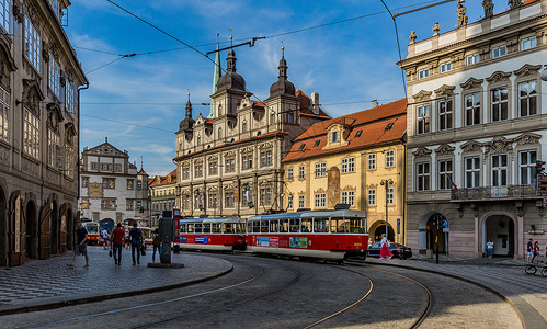 欧洲旅游名城布拉格城市观光有轨电车高清图片