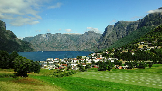 马尔堡峡湾挪威风光之峡湾小镇背景