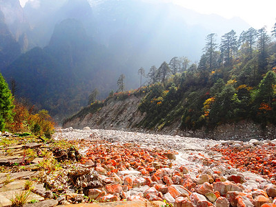 游山玩水燕子沟红石滩背景