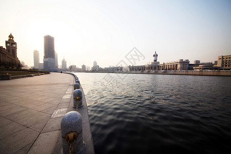 欧式窗台天津海河背景