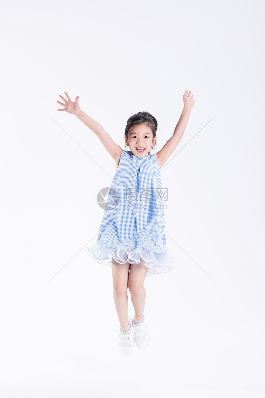 儿童跳跃图片