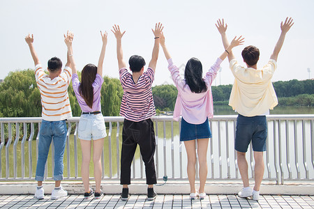 少年背影男生女生校园青春背景