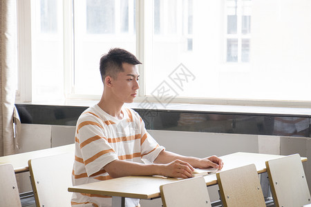 端正坐姿男生教室坐姿人像背景