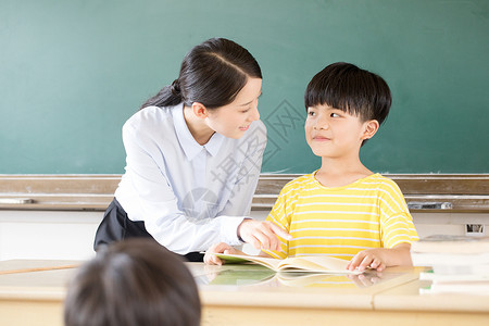 小学生师生教育图片