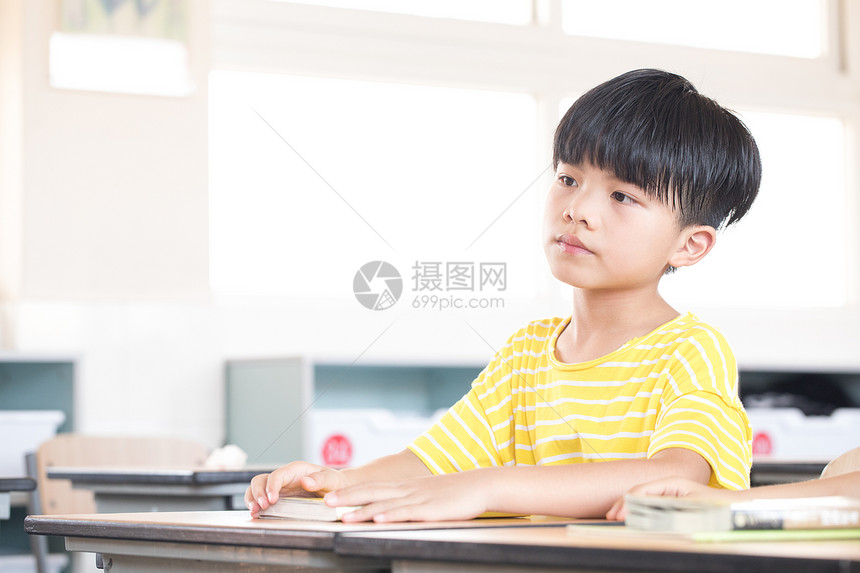 小学生课堂图片