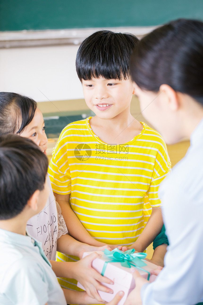 学生教师节送礼图片