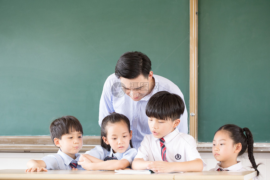 小学生师生教育图片