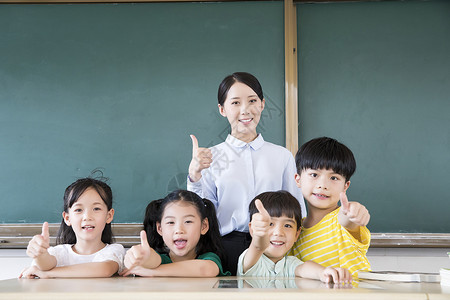 教师节教室背景女教师和小学生微笑点赞背景