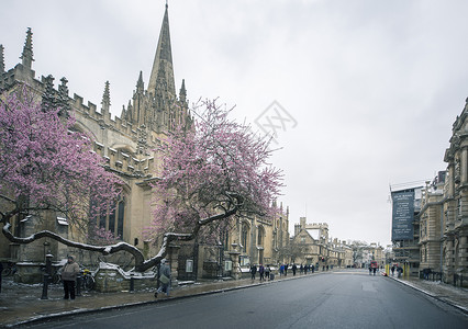 英国牛津大学雪景背景