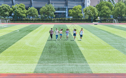 大学生奔跑图片