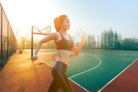 女性户外跑步操场健身跑步设计图片