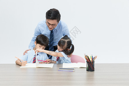 老师教学生画画学习校服高清图片素材