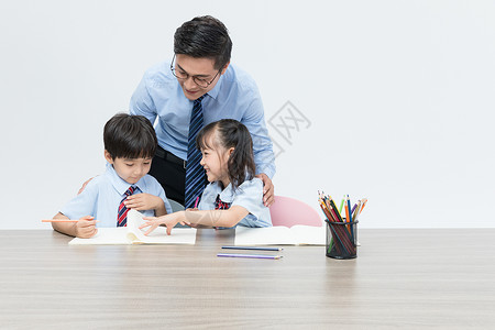 老师教学生画画学习模特高清图片素材