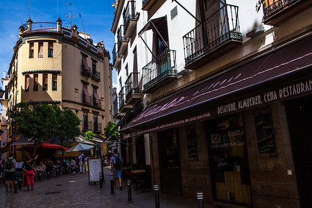 西班牙塞维利亚圣十字区街区高清图片素材