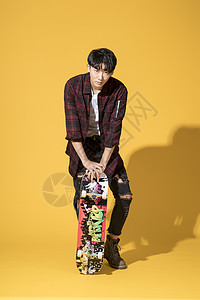 青年男性滑板背景图片
