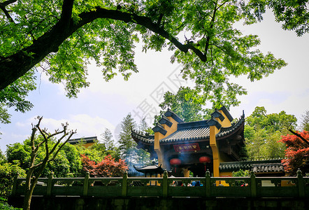 杭州灵隐寺香火鼎盛寺院高清图片素材