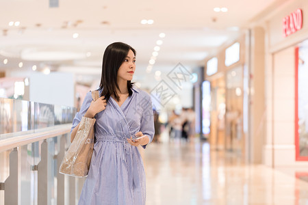 逛街的女孩女生高清图片素材