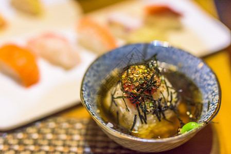 梅子茶泡饭日式料理汤泡饭高清图片