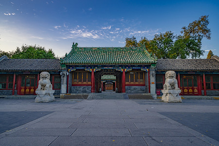 蓝天白云北京恭王府一宫门背景