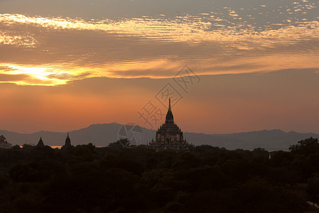 柬埔寨金边王宫的黄昏夕阳高清图片素材