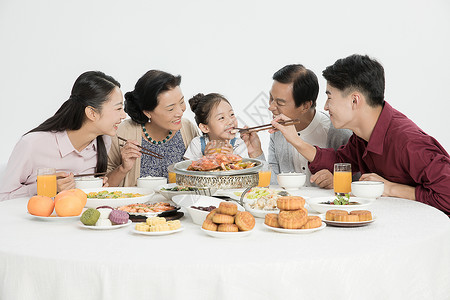 中秋团圆家庭聚餐高清图片