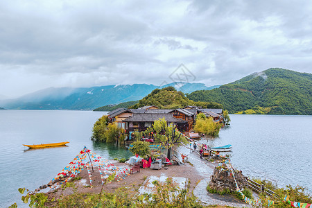 彝族舞云南丽江市彝族自治县宁蒗泸沽湖里格岛背景