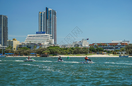 游览小船澳洲黄金海岸岸边景色背景