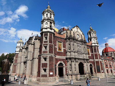 三人旅行墨西哥瓜达卢佩圣母大教堂是世界三大天主教圣地之一背景