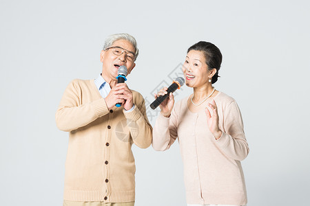 幸福的老年夫妻唱歌高清图片