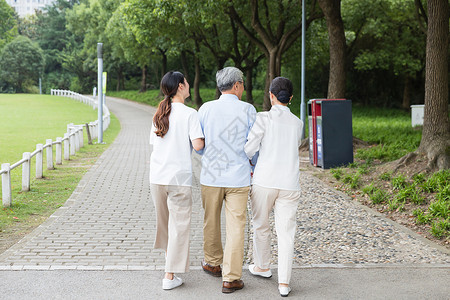 幸福一家人公园散步图片