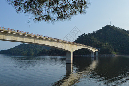 杭州千岛湖风景区的桥背景图片