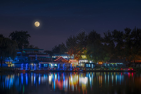 园林夜色中秋节的什刹海背景