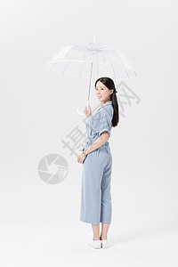年轻美女撑伞打伞形象背景图片