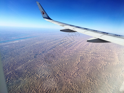 超美飞机素材大美新疆飞机掠过沙漠背景